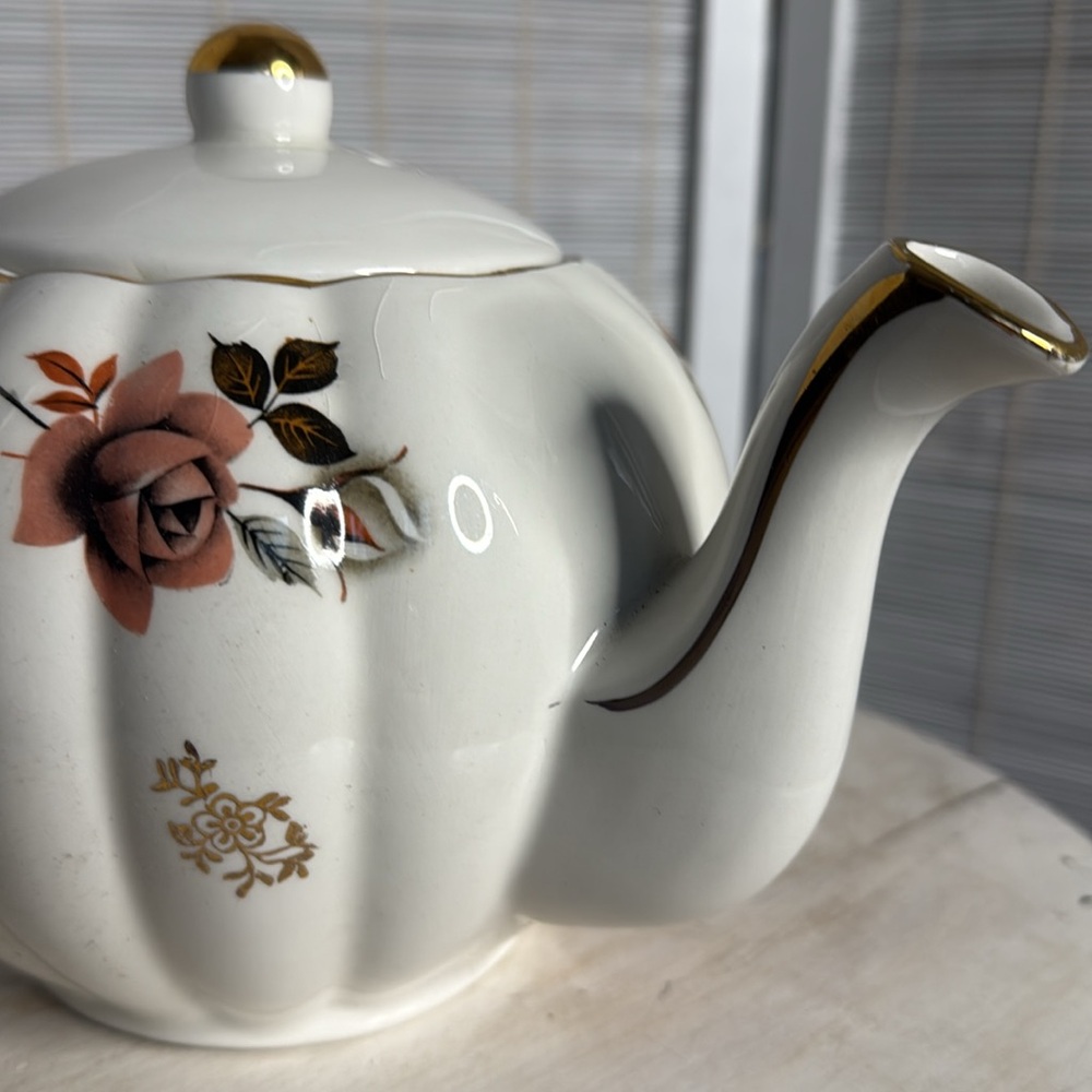 Gibson Stafford Shire England Rose Gold tea pot - Picture 6 of 12